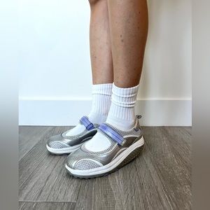 Y2K SKECHERS ‘ Shape Ups’ women’s silver and lavender Maryjane sneakers